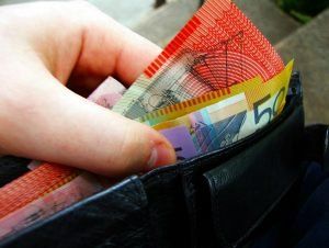 australian_banknotes_in_wallet-money 3